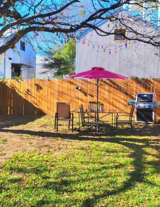 Ferienhaus Castel Hills 3br 3ba W Private Hot Tub, 3k Arcade Games & Private Garage- 5mins To The Airport San Antonio