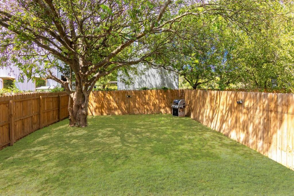 Castel Hills 3br 3ba W Private Hot Tub, 3k Arcade Games & Private Garage- 5mins To The Airport San Antonio