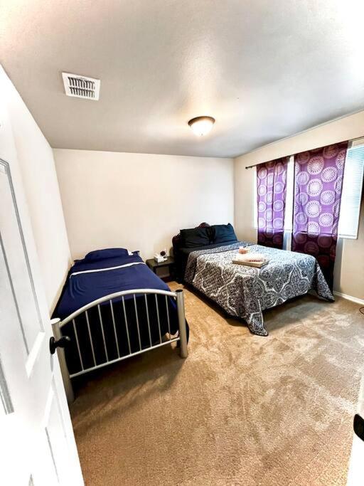 Castel Hills 3br 3ba W Private Hot Tub, 3k Arcade Games & Private Garage- 5mins To The Airport * San Antonio