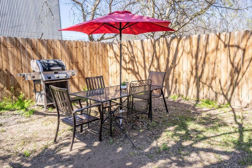 Castel Hills 3br 3ba W Private Hot Tub, 3k Arcade Games & Private Garage- 5mins To The Airport Ferienhaus San Antonio